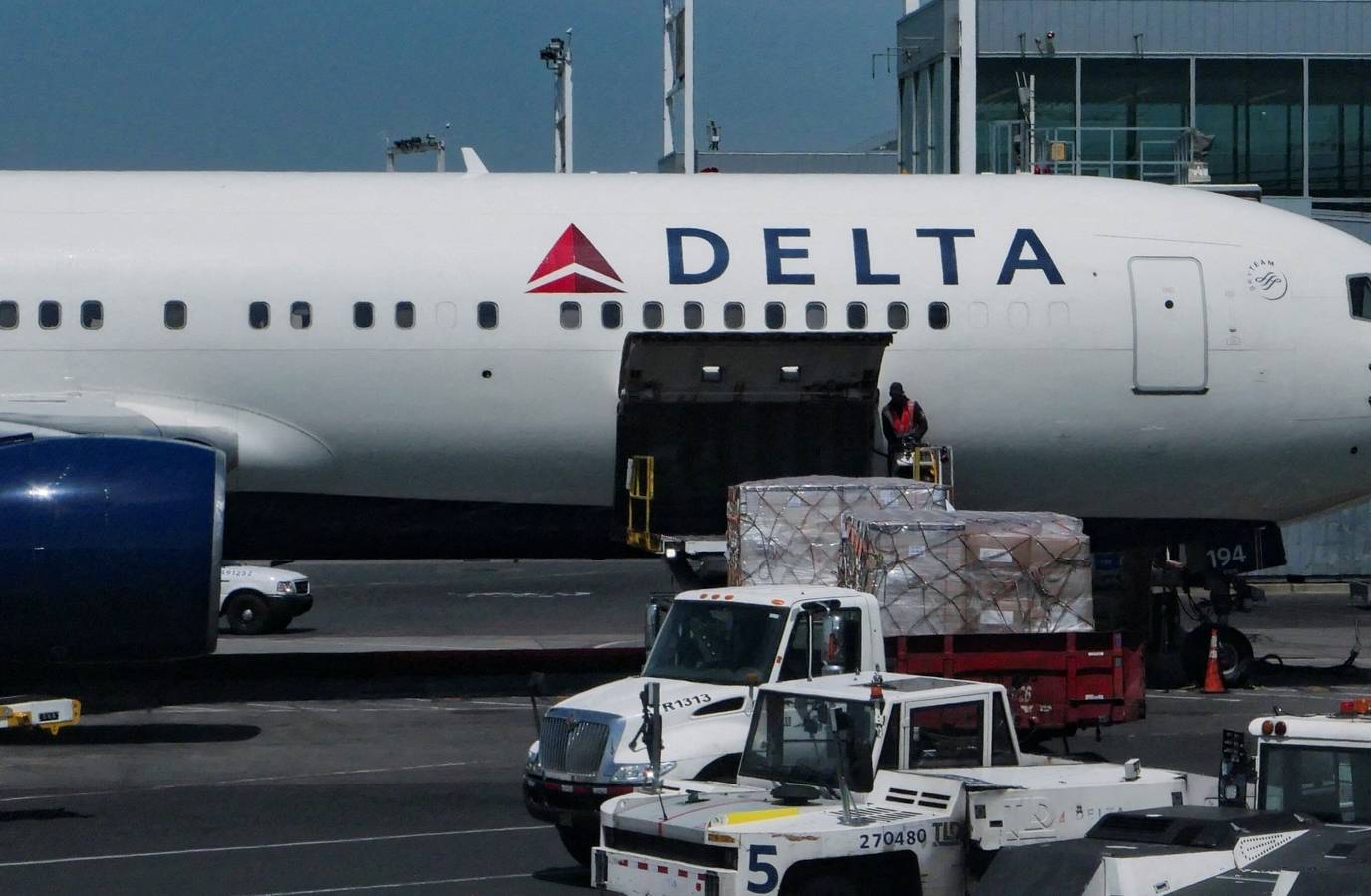 Delta Flight Attendants Warn of New Snack Policy: 'No Hard Time' Please