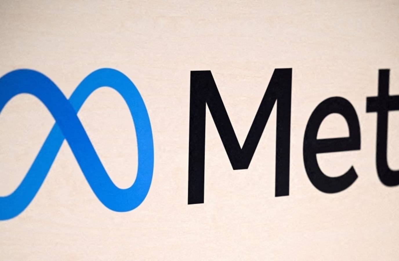 CEOs Crack Down on Employees Amid AI-Driven Job Insecurity