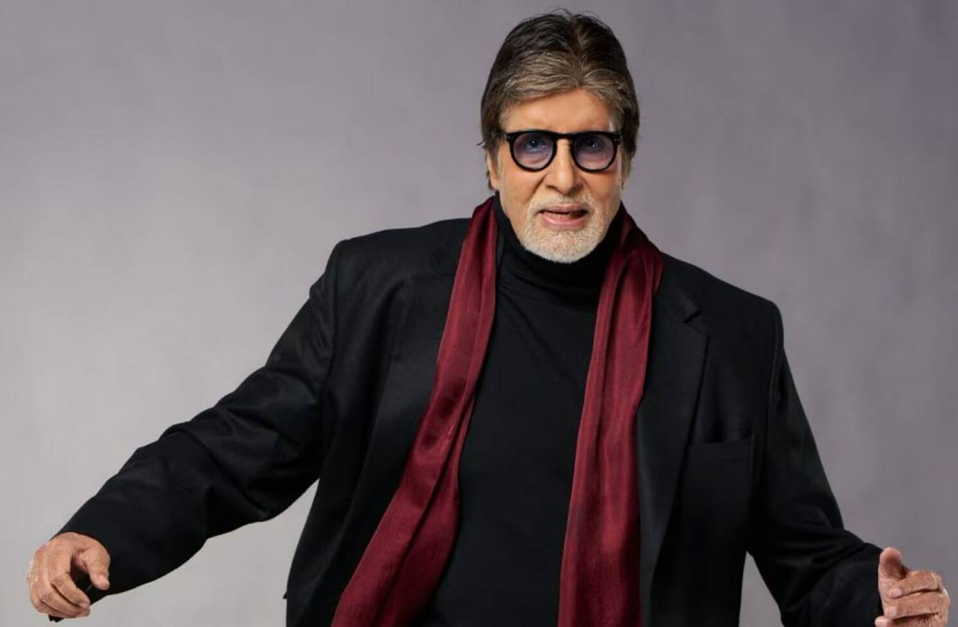 Amitabh Bachchan Sends Love to Fans Amid Health Rumors