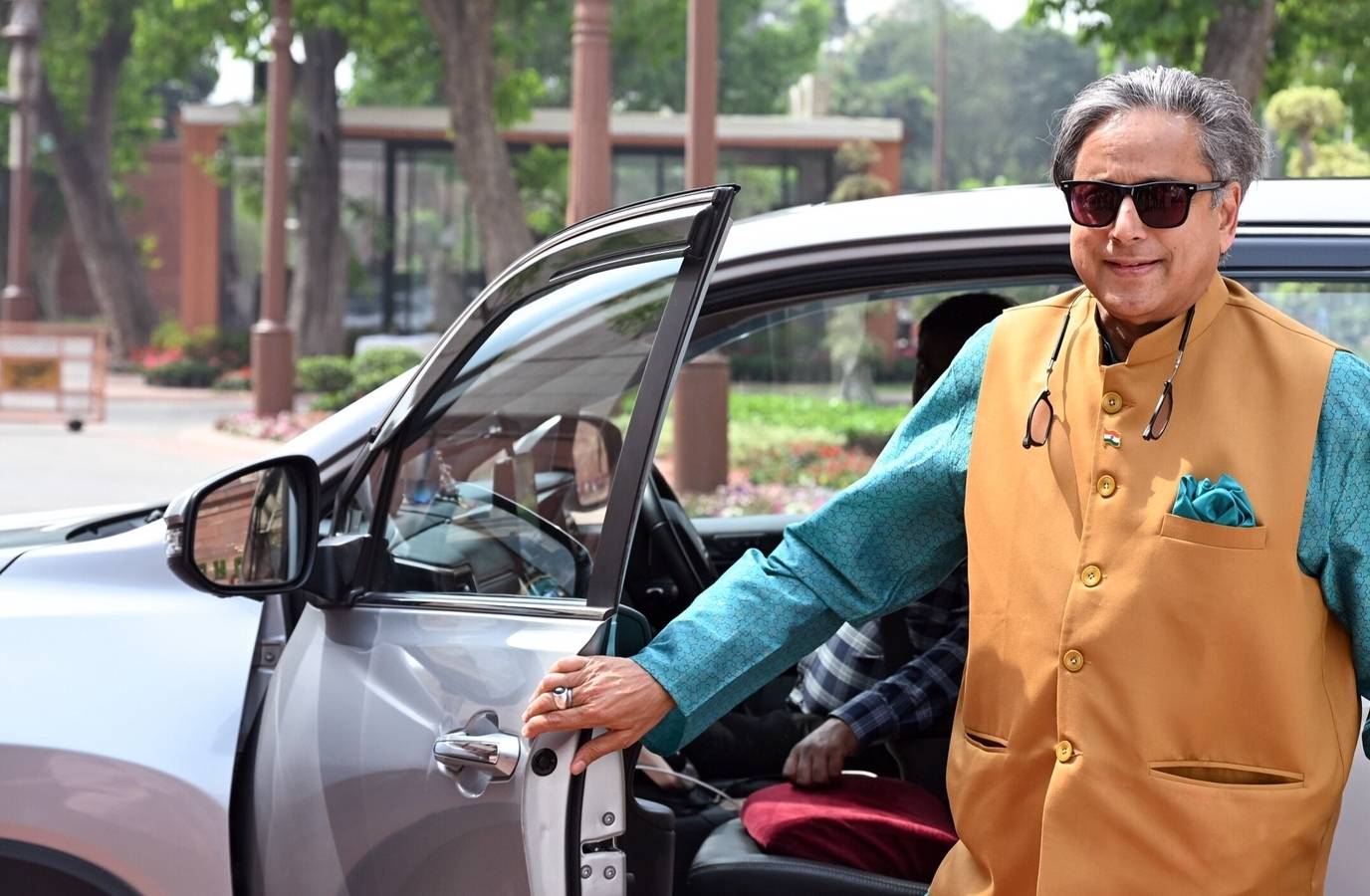Tharoor Defends Cockroach Janta Party, Calls it Democracy's Safety Valve