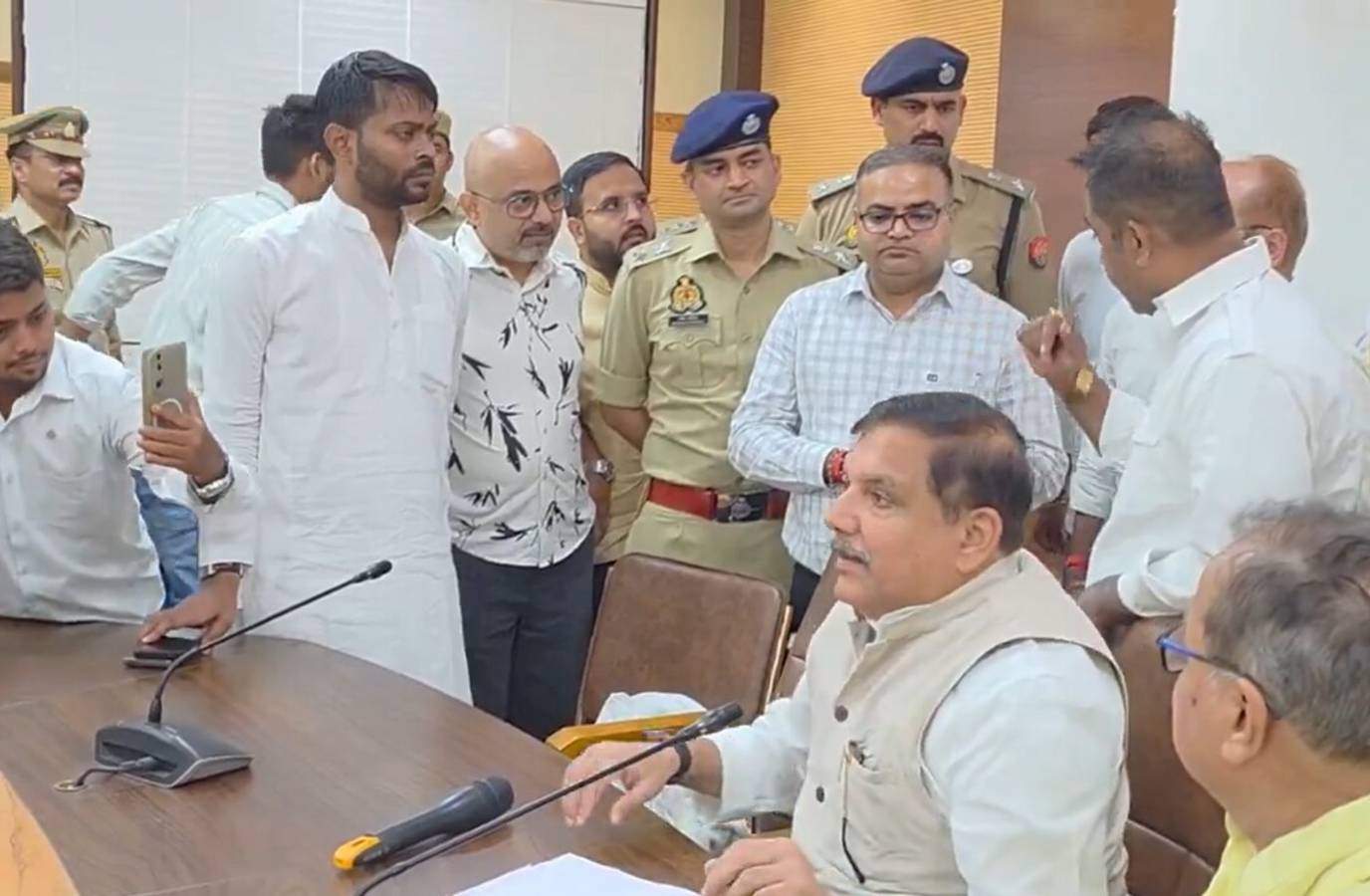 AAP's Sanjay Singh Confronts UP Police Over Exam Paper Leaks Discussion